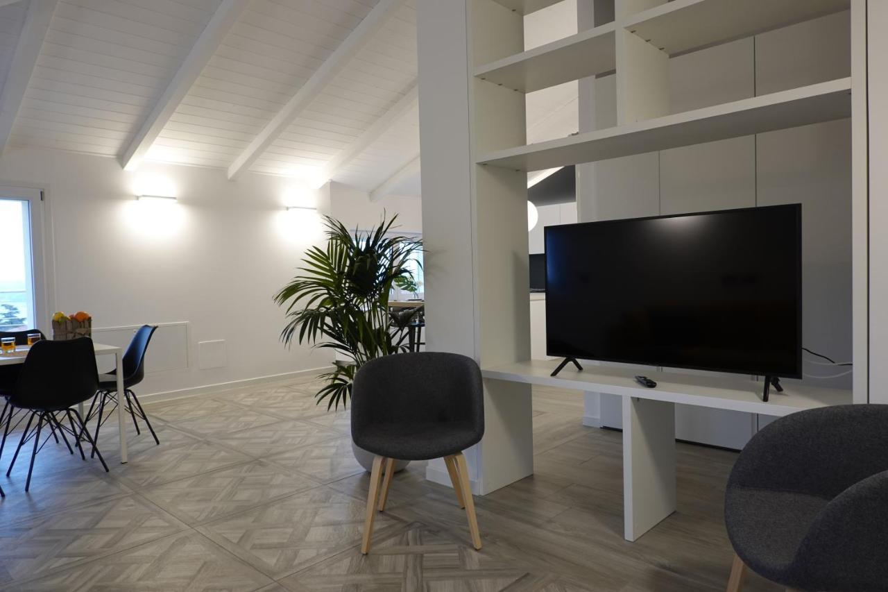 Homingarda - Fine Holiday Apartments Peschiera del Garda Buitenkant foto